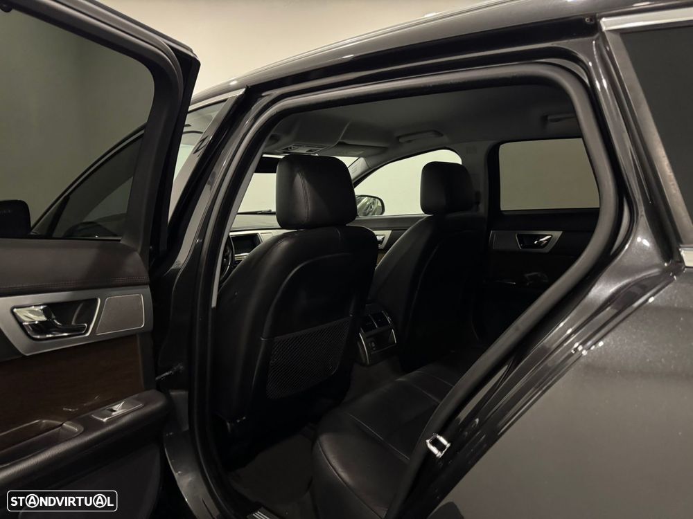 Jaguar XF Sportbrake 2.2 D Premium Luxury - 29