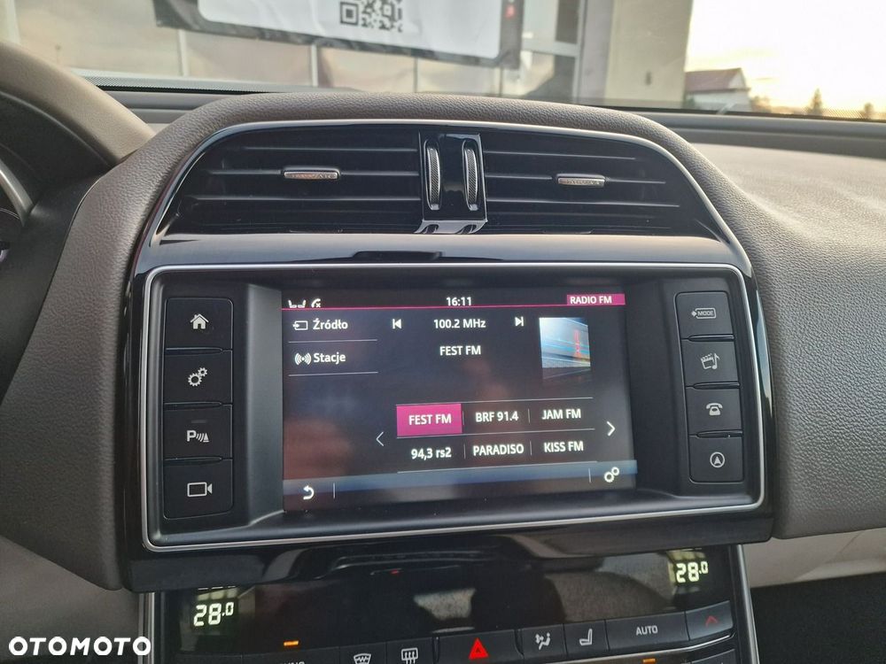 Jaguar XE 20d Prestige - 27