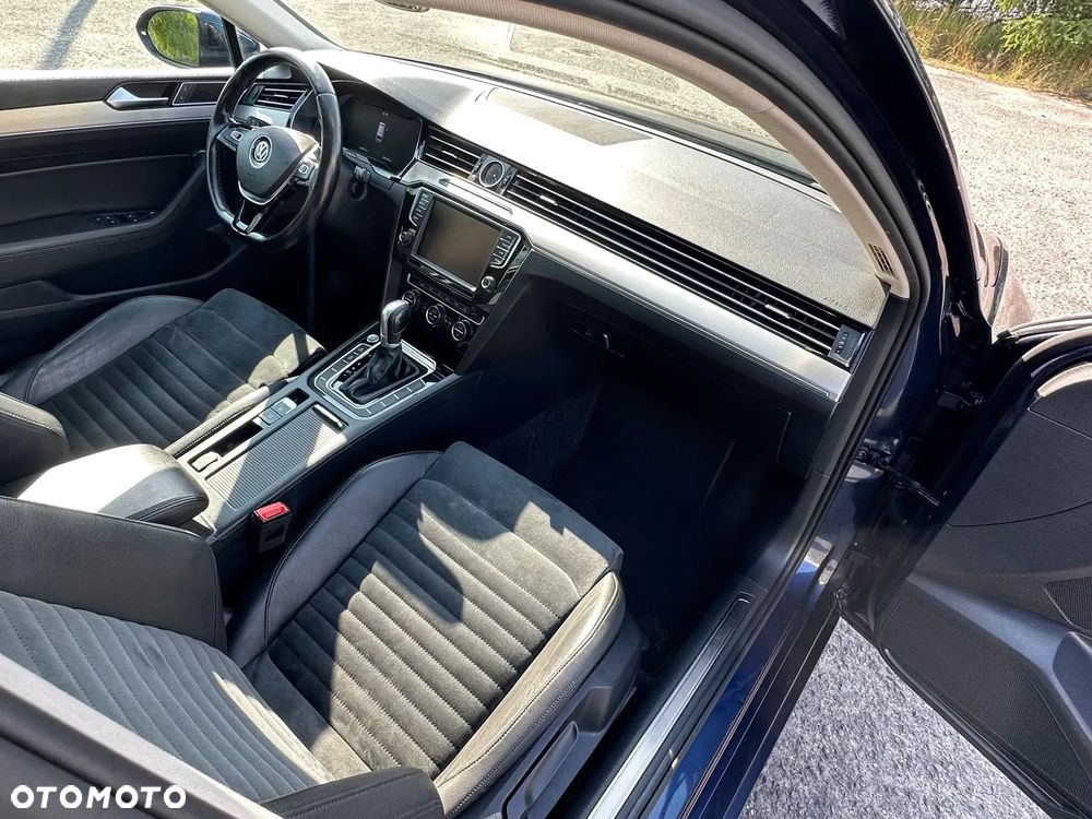 Volkswagen Passat Variant 2.0 TDI SCR DSG Highline - 18