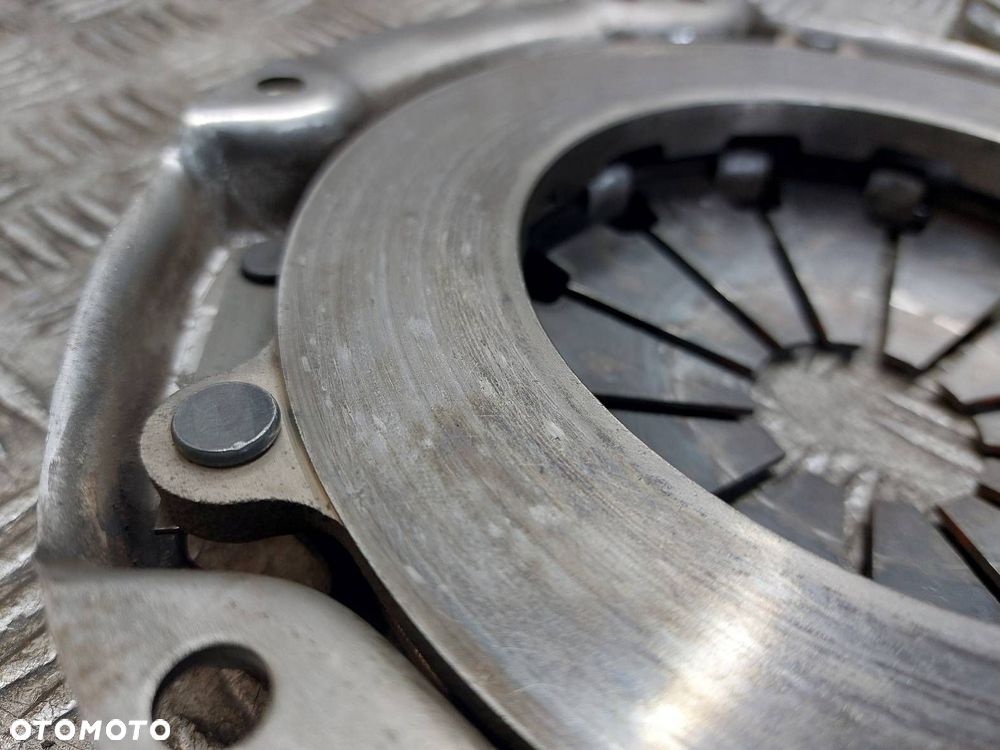 SPRZĘGŁO TARCZA + DOCISK + ŁOŻYSKO OPOROWE AGILA A 1.2 16V - 6