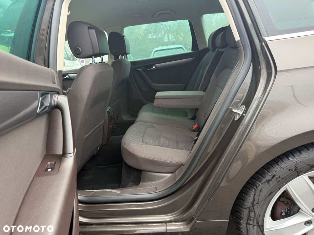 Volkswagen Passat 2.0 TDI Comfortline DSG - 13