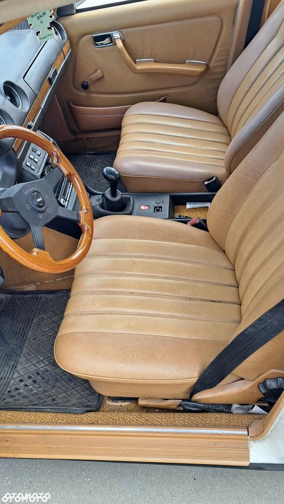 Mercedes-Benz W123 - 33