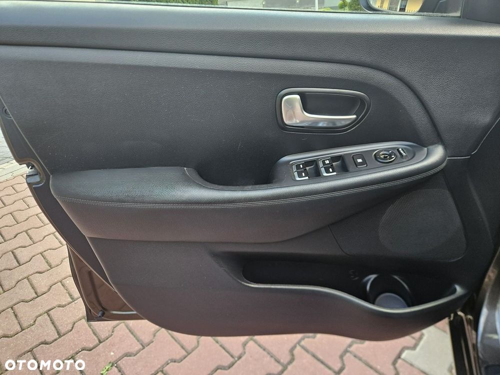 Kia Carens 1.6 GDI Dream-Team Edition - 20