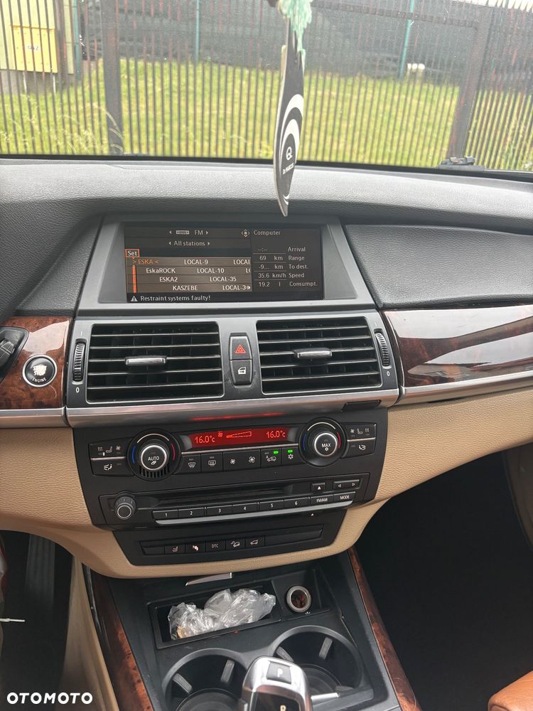 BMW X5 4.8i xDrive - 4