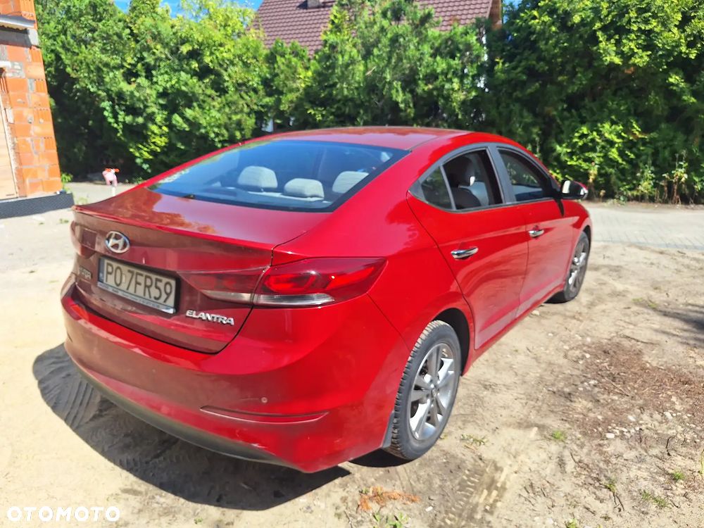 Hyundai Elantra 1.6 Style - 3