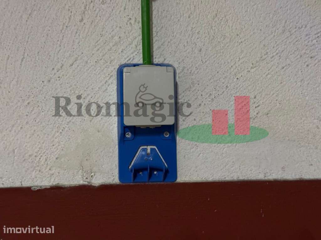 Lisboa Benfica - Estacionamento com Tomada Eléctrica - Grande imagem: 2/10