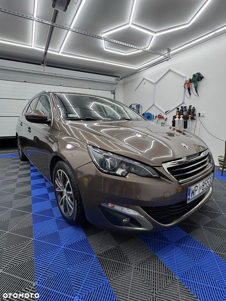 Peugeot 308 - 1