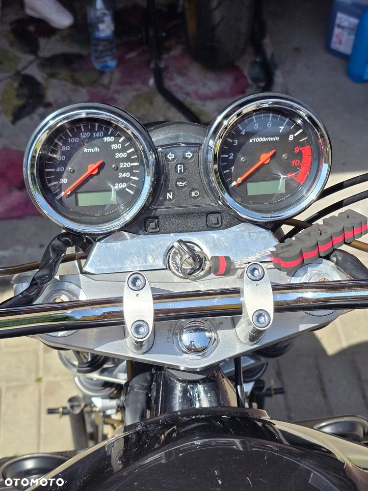 Suzuki GSX - 13
