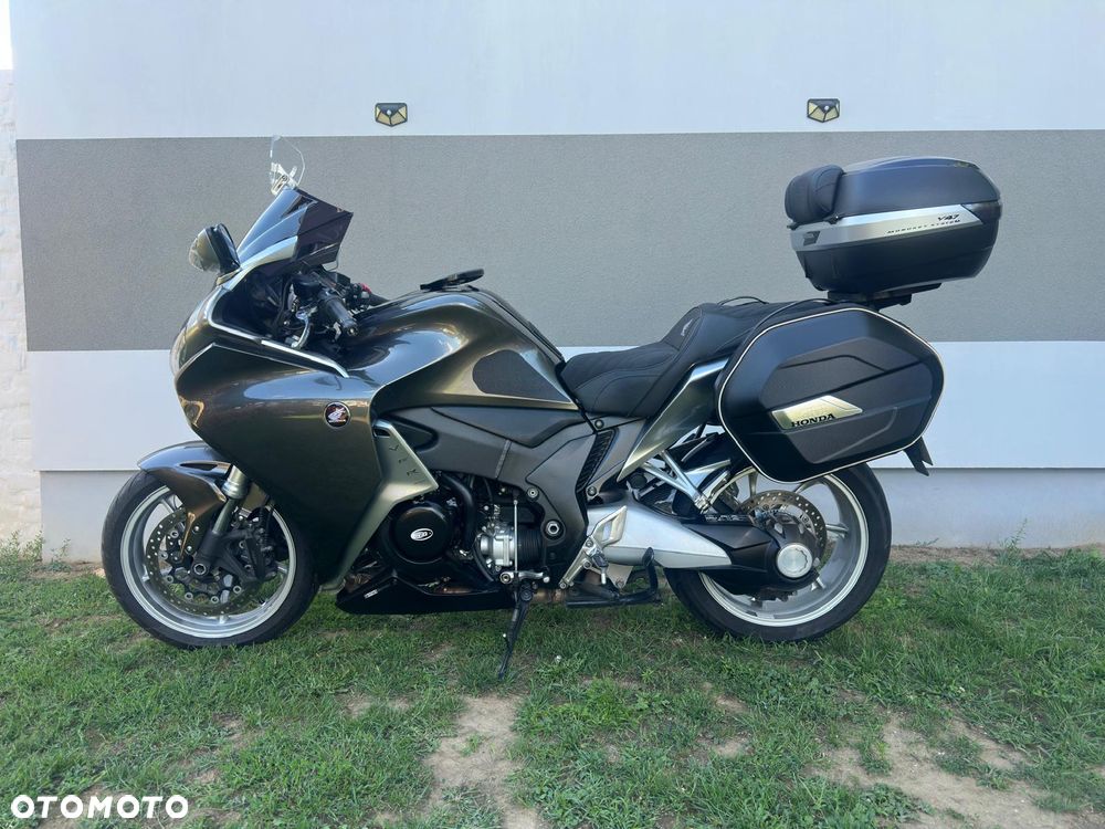 Honda VFR - 9