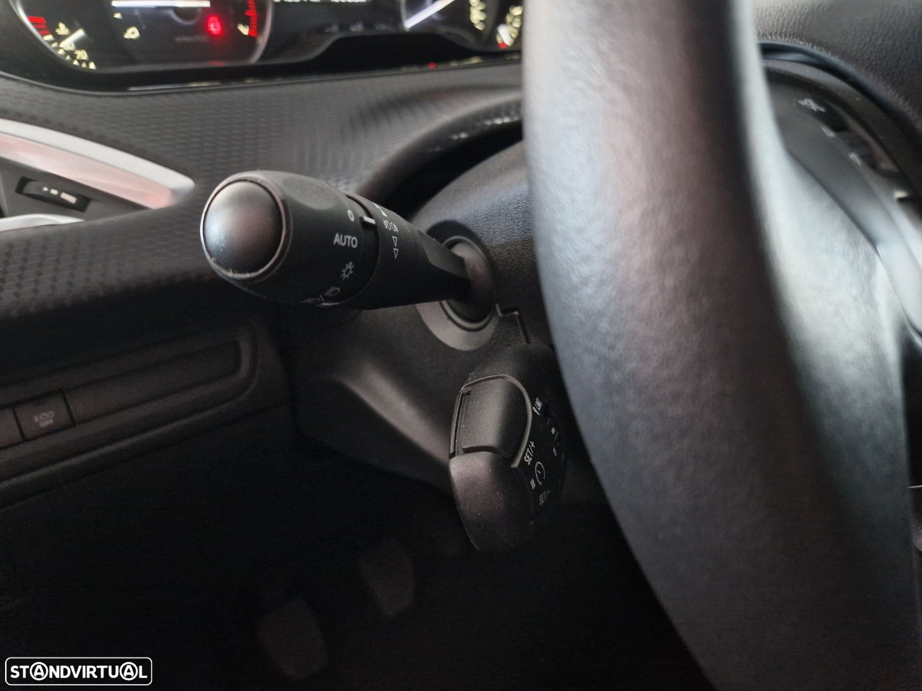 Peugeot 208 1.2 PureTech Signature - 9