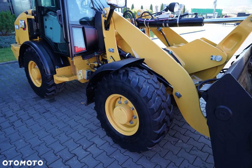 Caterpillar 906M / ŁADOWARKA KOŁOWA / 2020 ROK / ŁYŻKA SZCZĘKOWA / - 21
