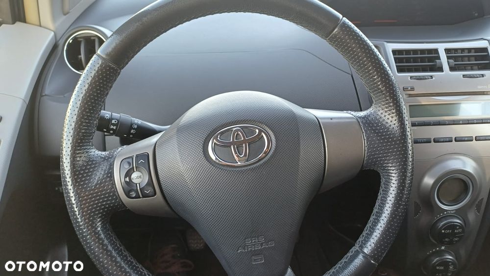 Toyota Yaris 1.33 2010 - 12