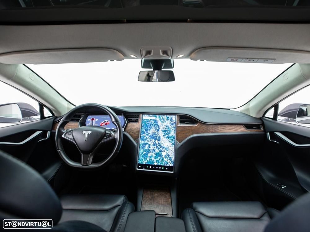 Tesla Model S - 8