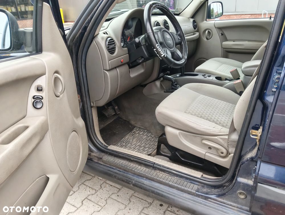 Jeep Liberty - 12
