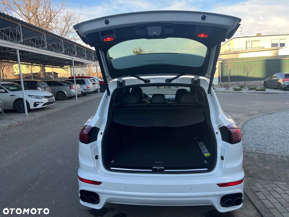 Porsche Cayenne Turbo - 11