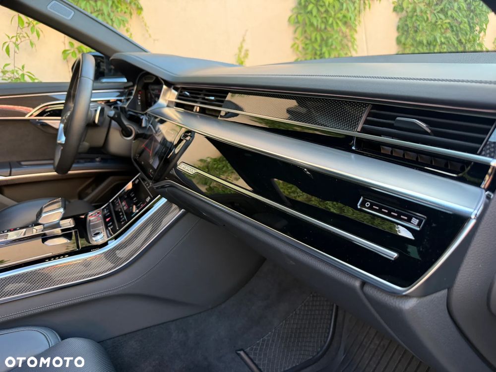 Audi S8 - 14