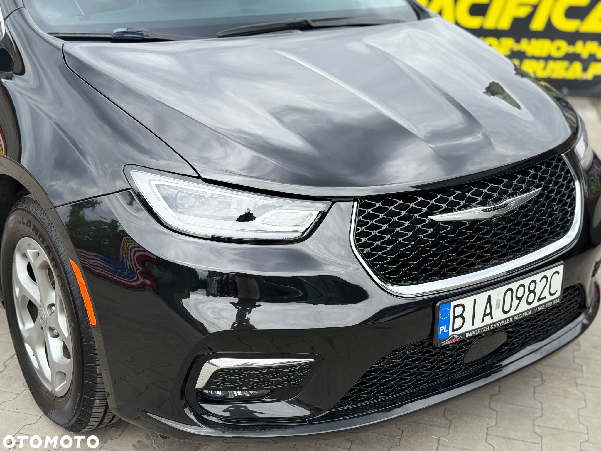 Chrysler Pacifica - 2