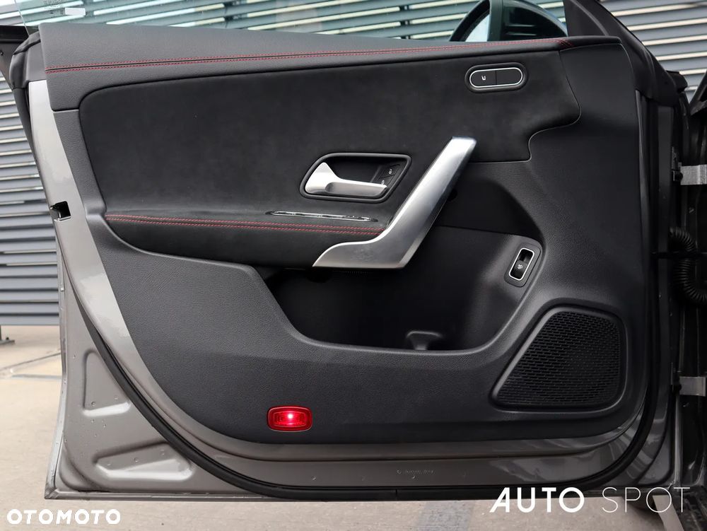 Mercedes-Benz CLA 200 AMG Line 7G-DCT - 11