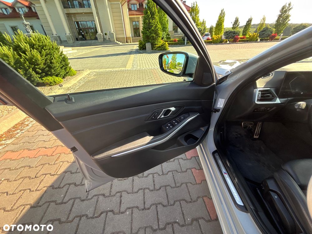 BMW Seria 3 320i xDrive M Sport - 13