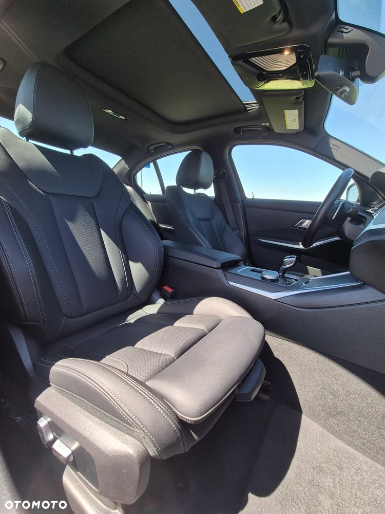 BMW Seria 3 330i xDrive Sport Line - 17