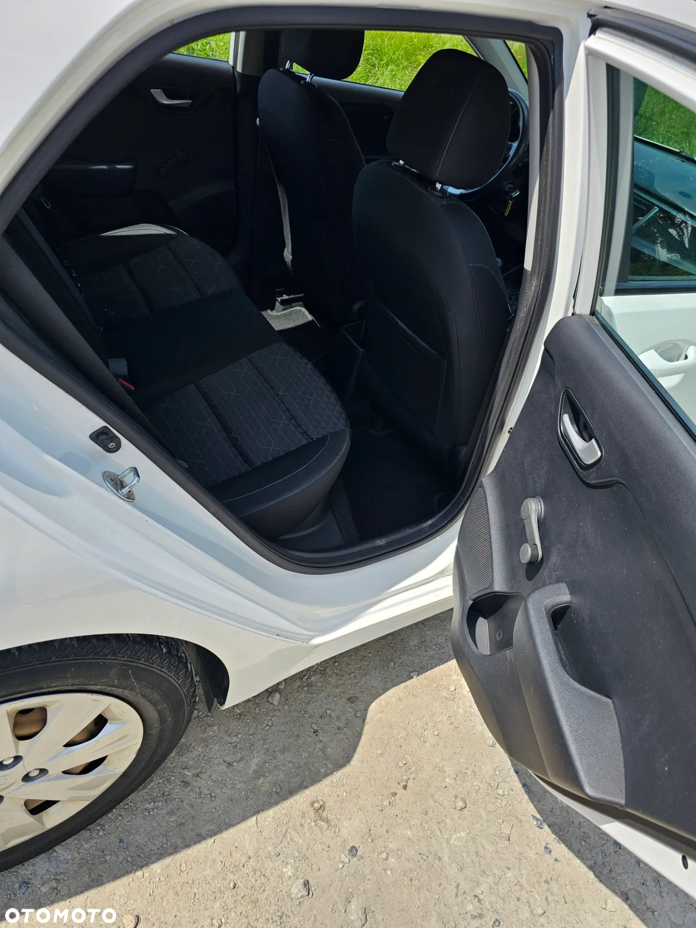 Kia Rio - 10