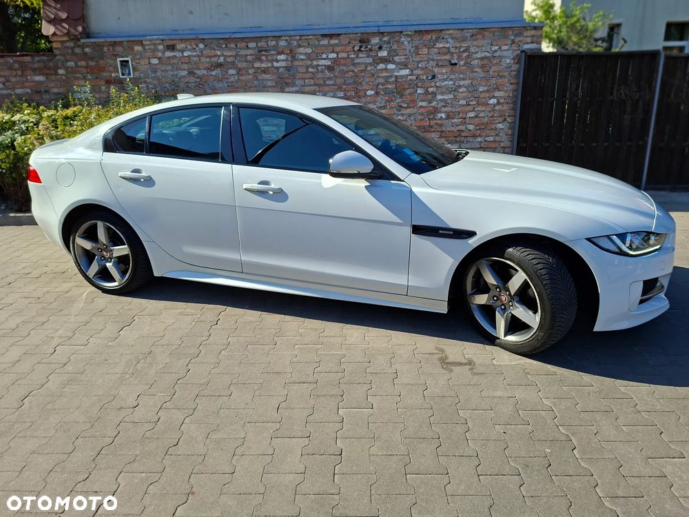 Jaguar XE 2.0 D AWD R-Sport - 6