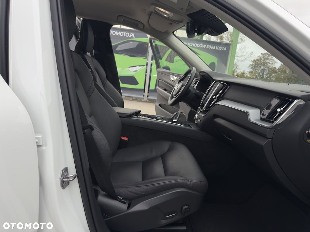 Volvo XC 60 B4 D AWD Geartronic Momentum Pro - 32