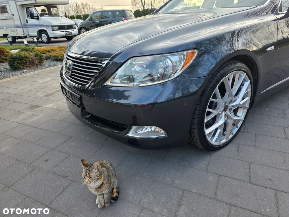 Lexus LS - 17
