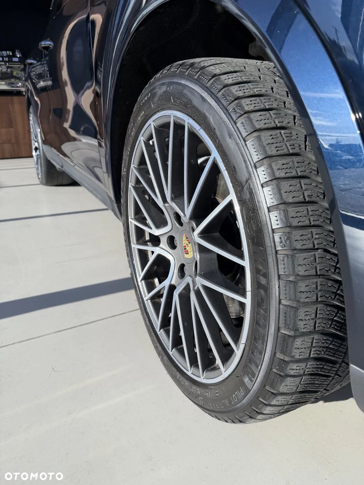 Porsche Cayenne - 24