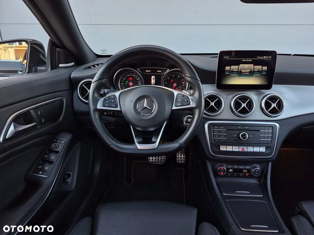 Mercedes-Benz CLA 250 4Matic 7G-DCT - 21