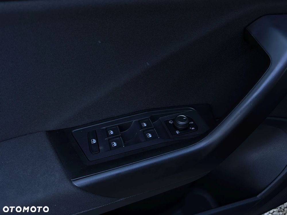 Volkswagen T-Roc - 35