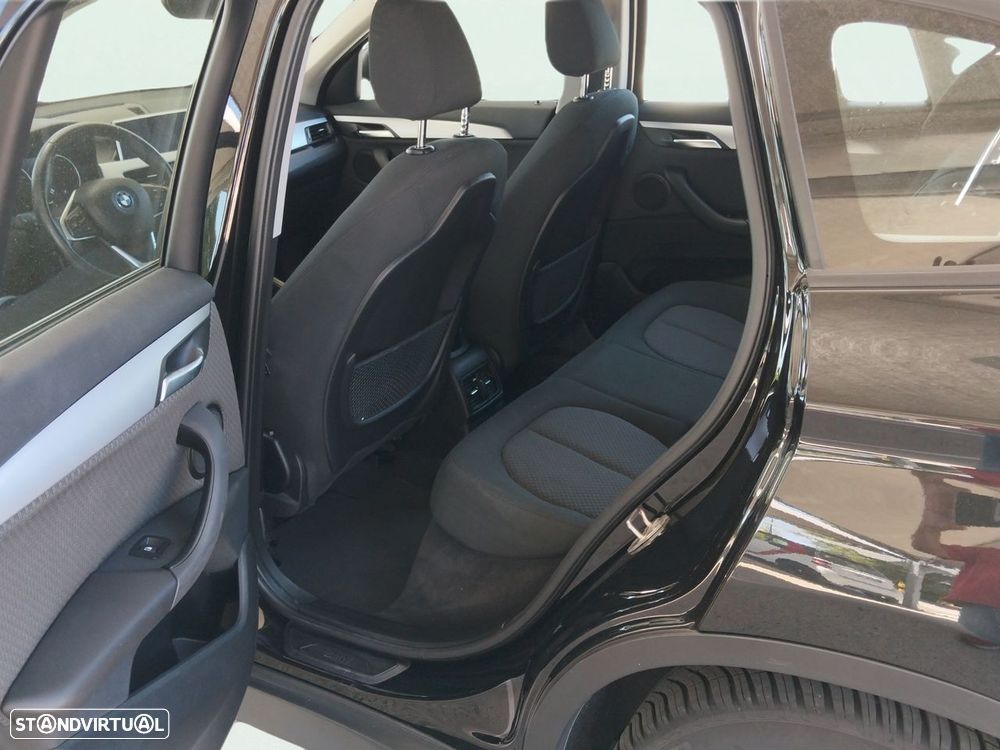 BMW X1 25 e xDrive Corporate Edition - 10