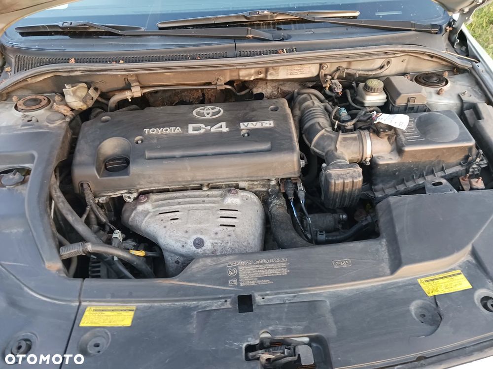 Toyota Avensis - 4