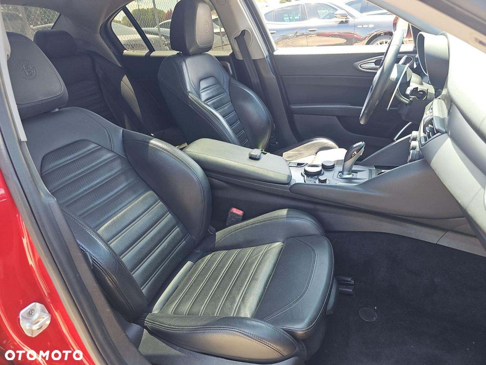 Alfa Romeo Giulia 2.0 Turbo - 9