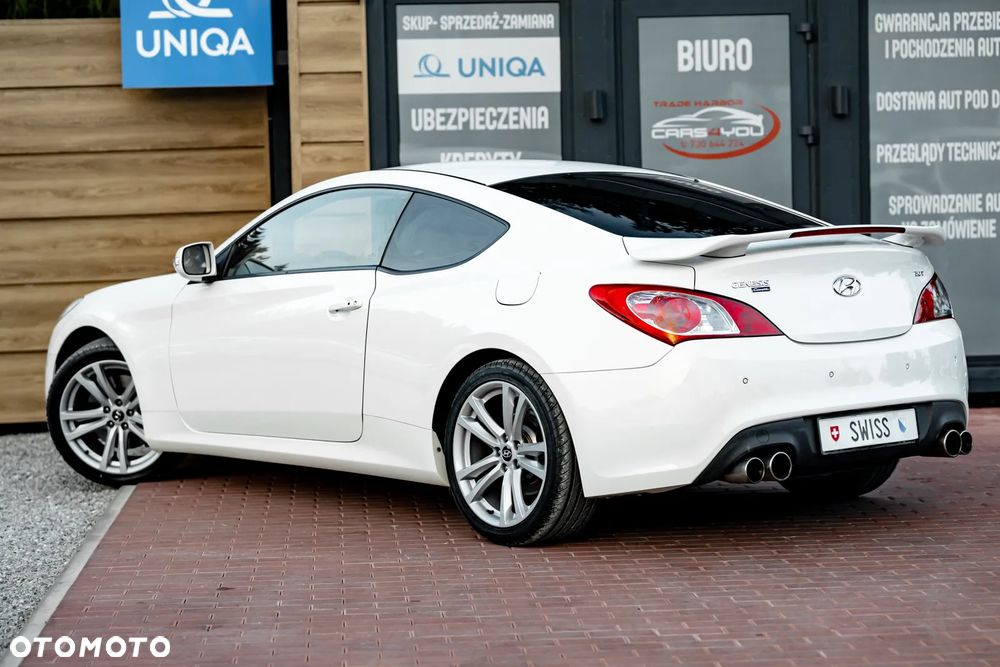 Hyundai Genesis Coupe - 11