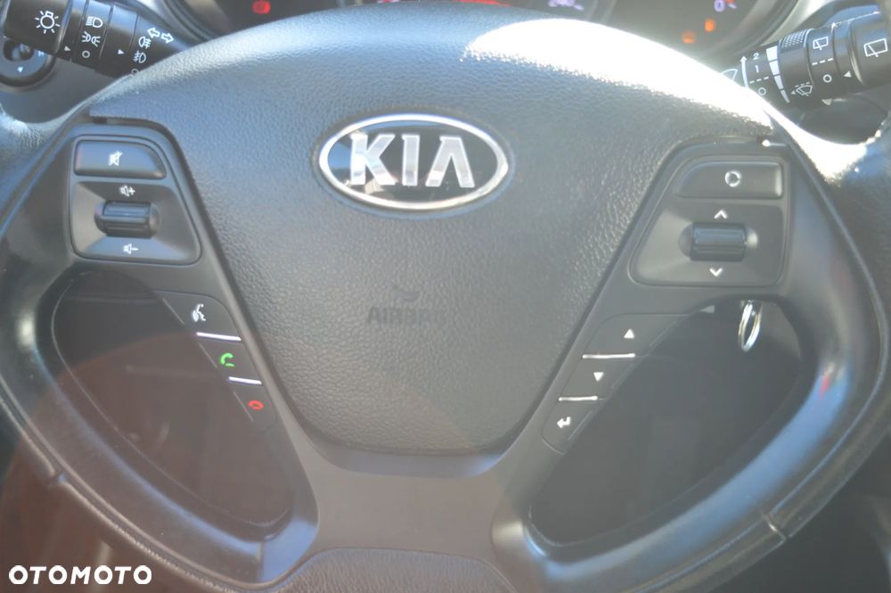 Kia Ceed 1.6 GDI Dream Team Edition - 18