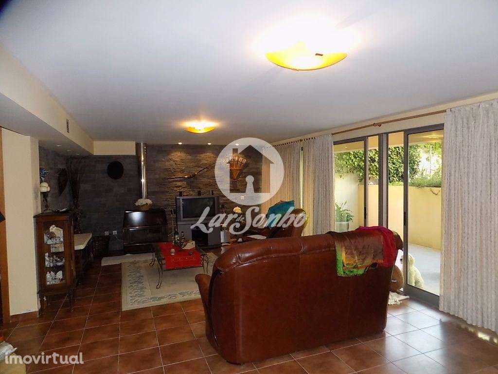 Moradia M4 c/ garagem fechada a 5 minutos do centro - Grande imagem: 2/8