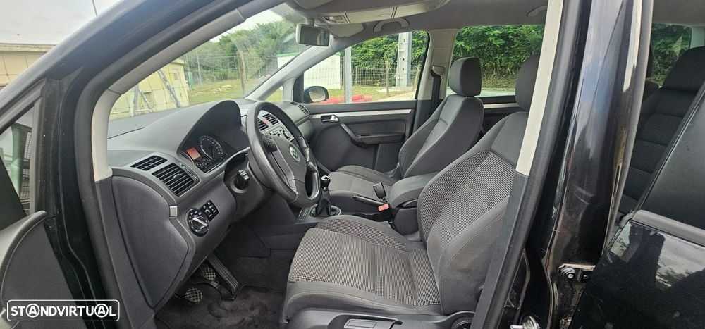VW Touran 2.0 TDI Highline 7L - 29