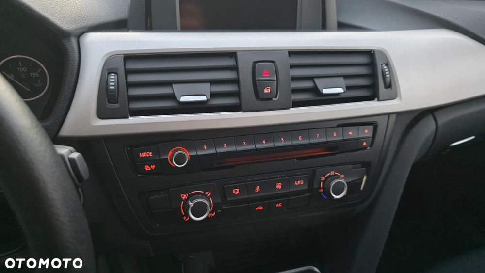 BMW Seria 3 320d xDrive - 10