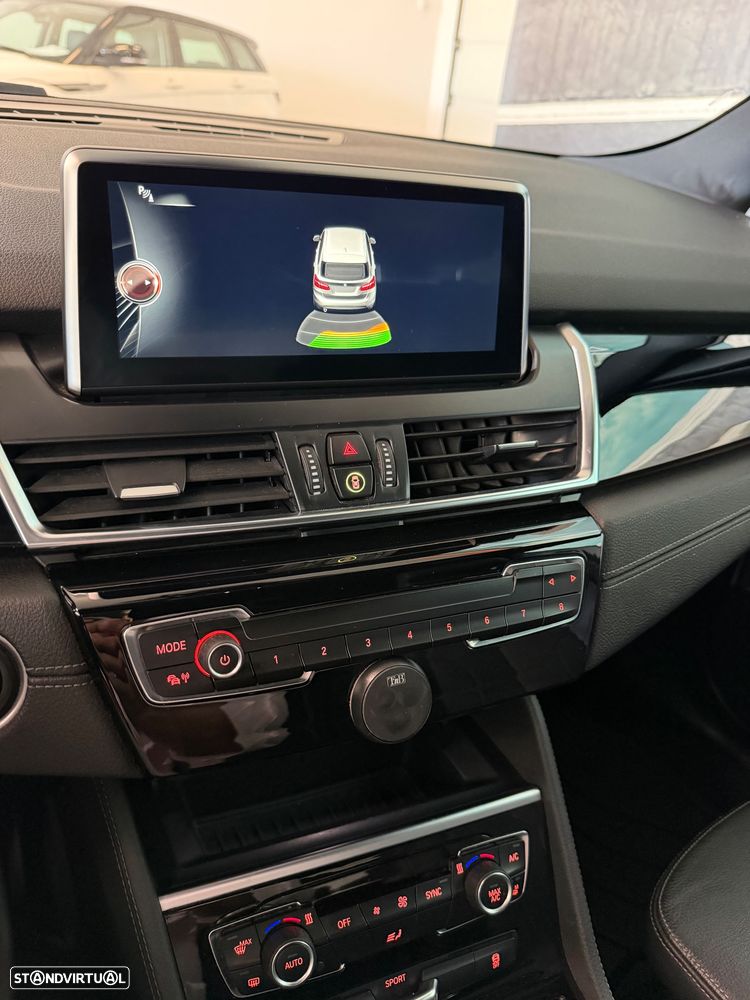BMW 218 Active Tourer d Line Sport - 18