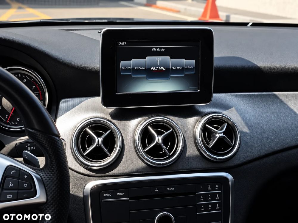 Mercedes-Benz CLA - 14