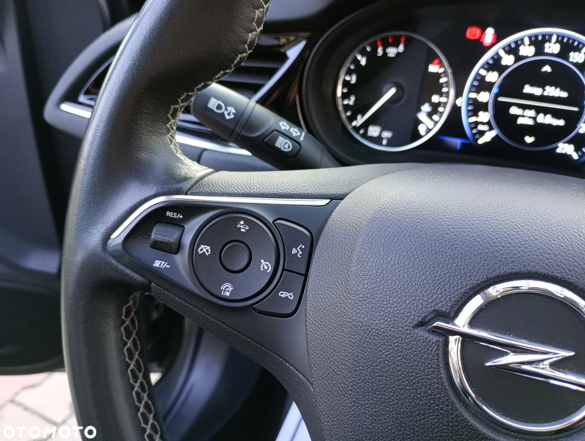 Opel Insignia 2.0 CDTI Innovation S&S - 26