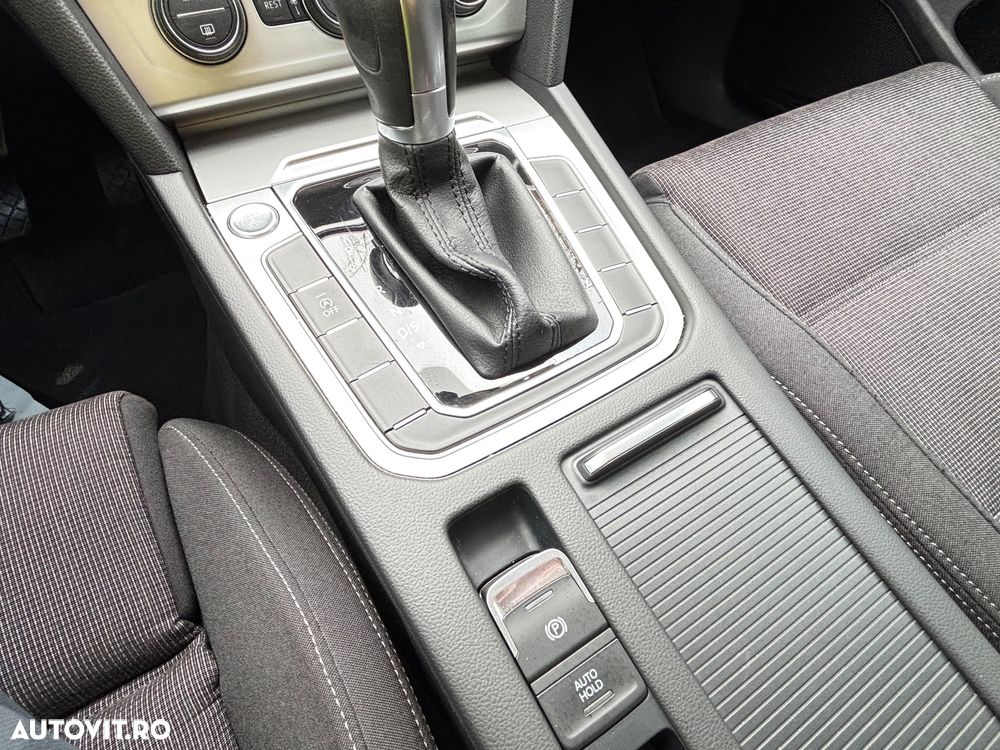 Volkswagen Passat 2.0 TDI DSG Highline - 8