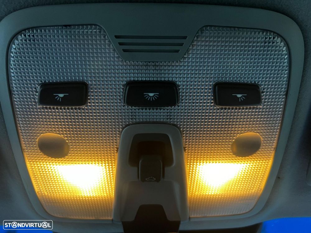 Volvo V70 Crosscountry - 33