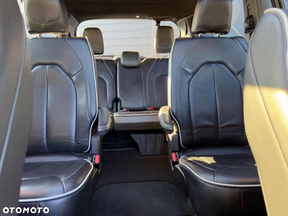 Chrysler Pacifica - 33