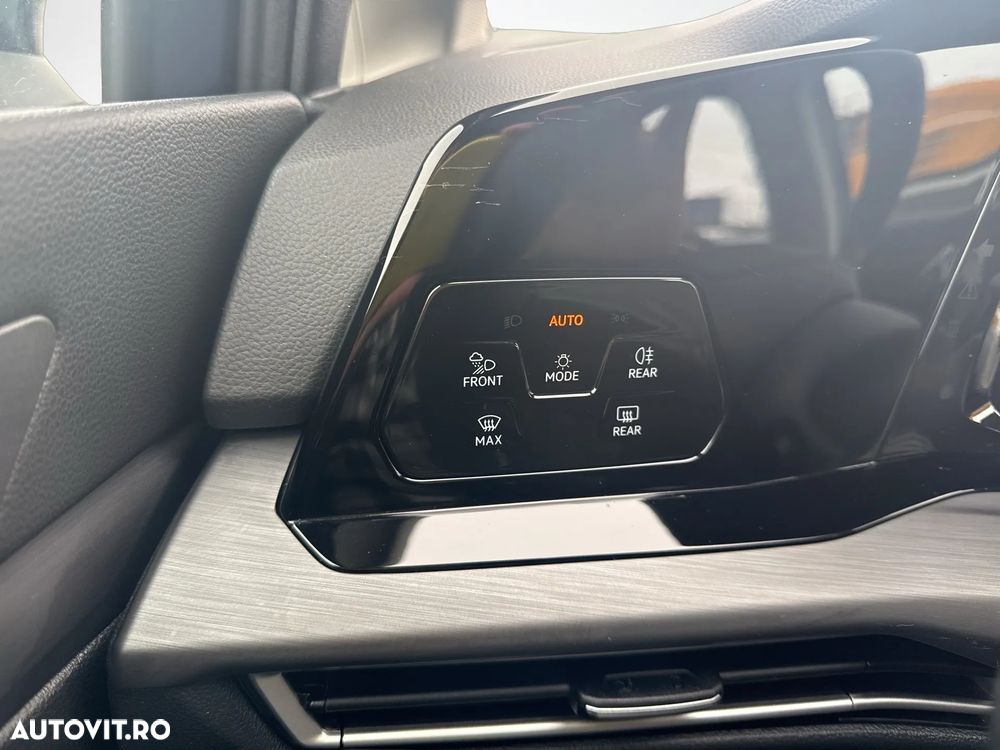 Volkswagen Golf 1.5 TSI ACT Style - 17