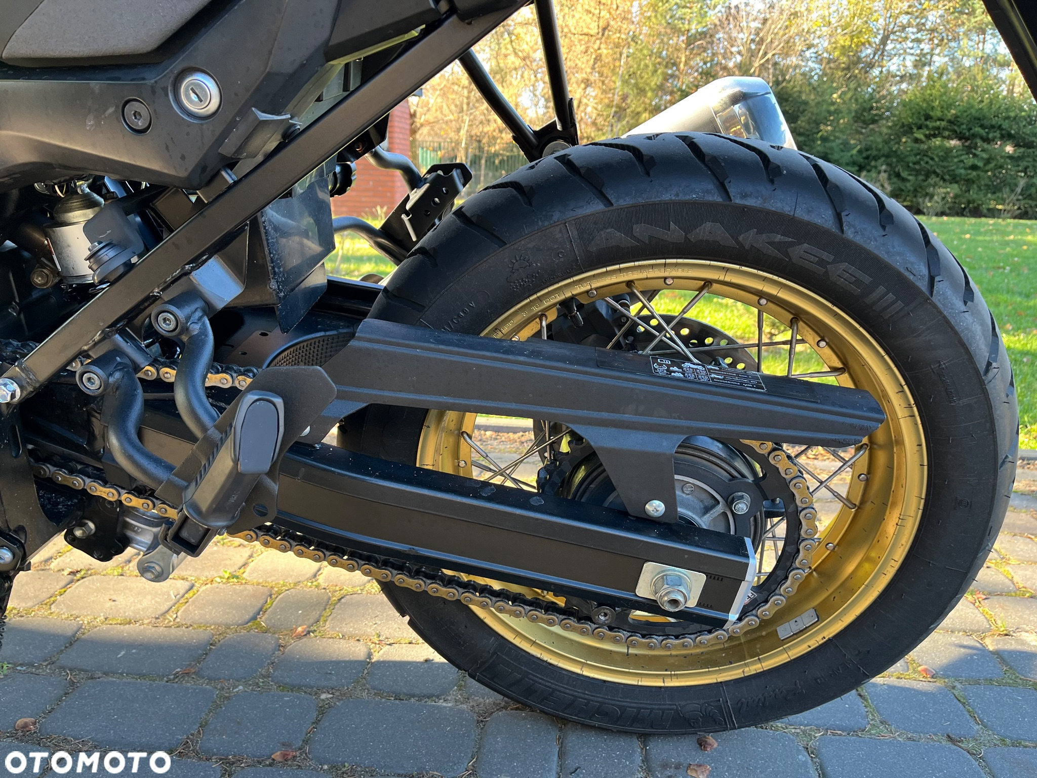 Suzuki V-STROM - 12