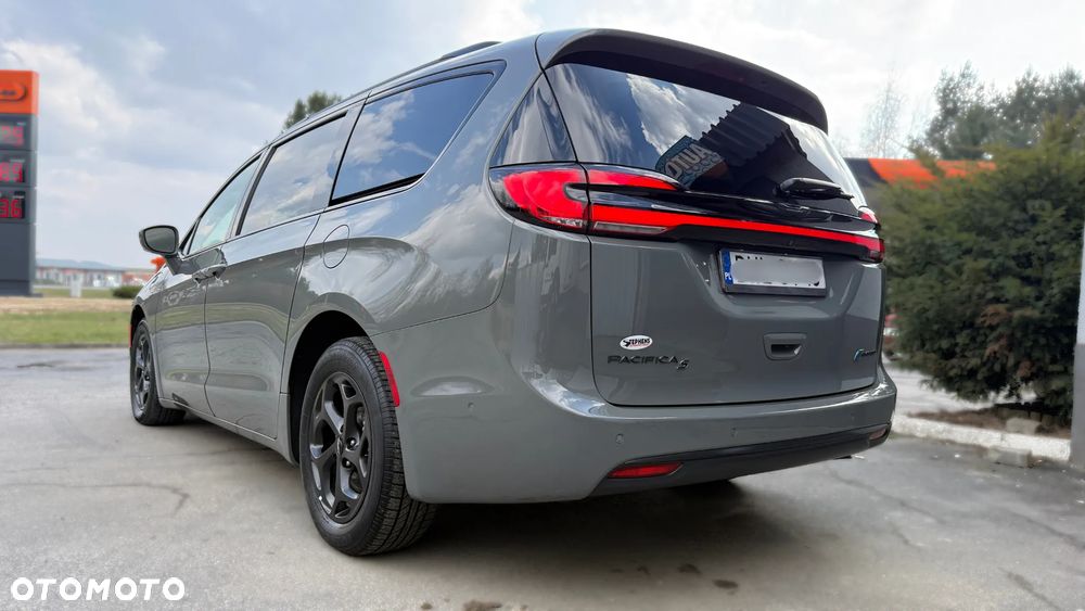 Chrysler Pacifica - 6