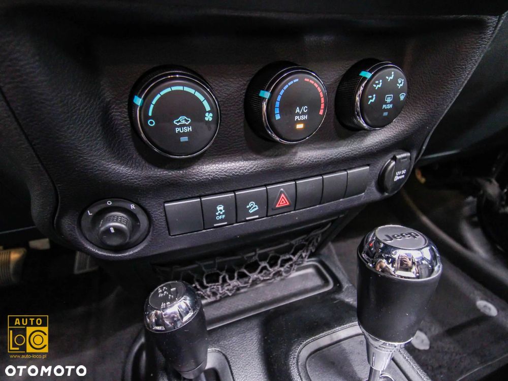 Jeep Wrangler 3.6 Unlim Night Eagle - 20