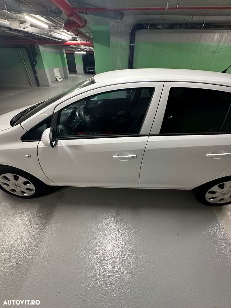 Opel Corsa 1.2i Cosmo - 3